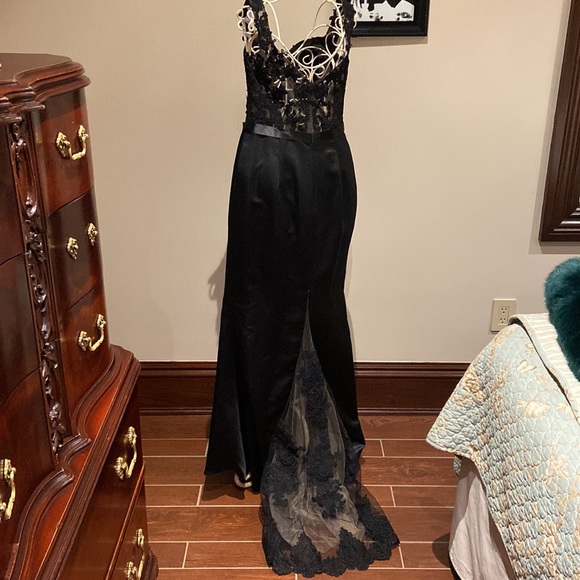 Ashley & Justin dress - Picture 4 of 6